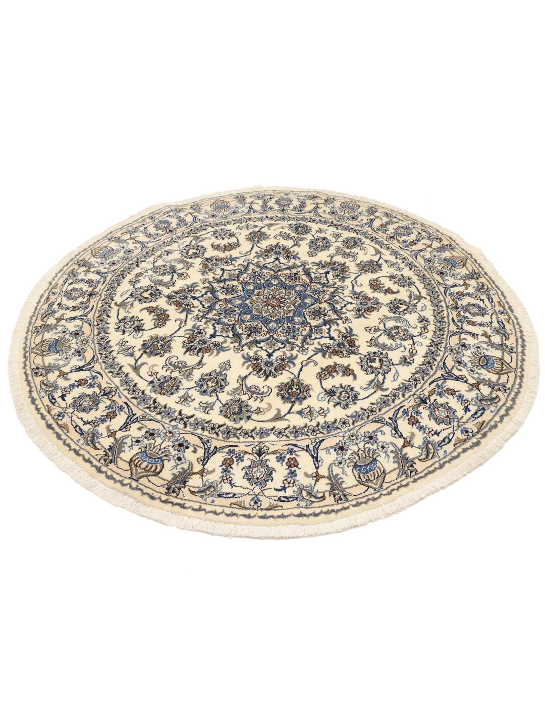 Tapis rond Nain du Moyen-Orient présentant des motifs floraux beiges et bleus.