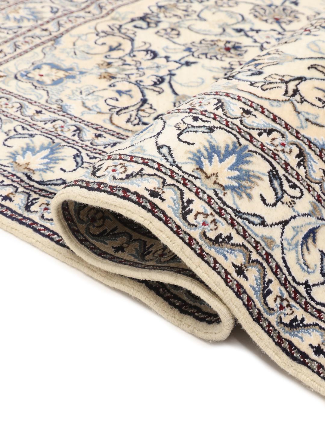 Authentiek handgeknoopt Nain-tapijt uit het Midden-Oosten in beige en blauwe tinten