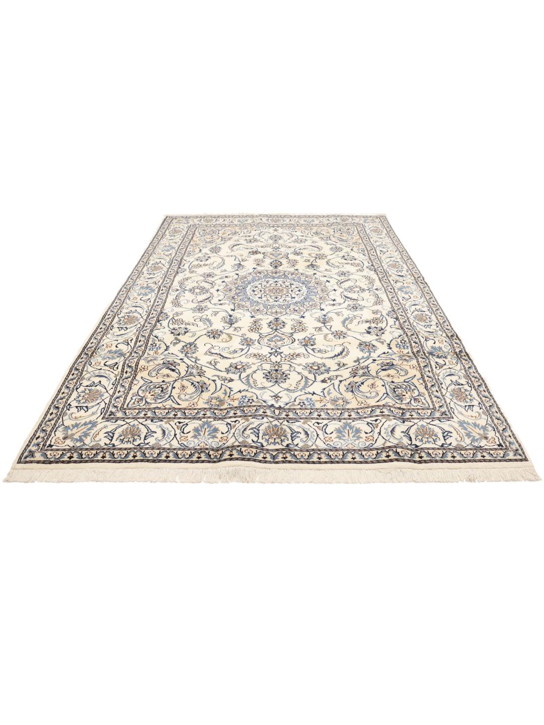 Tapis Nain authentique noué à la main provenant du Moyen-Orient dans des tons beige et bleu.