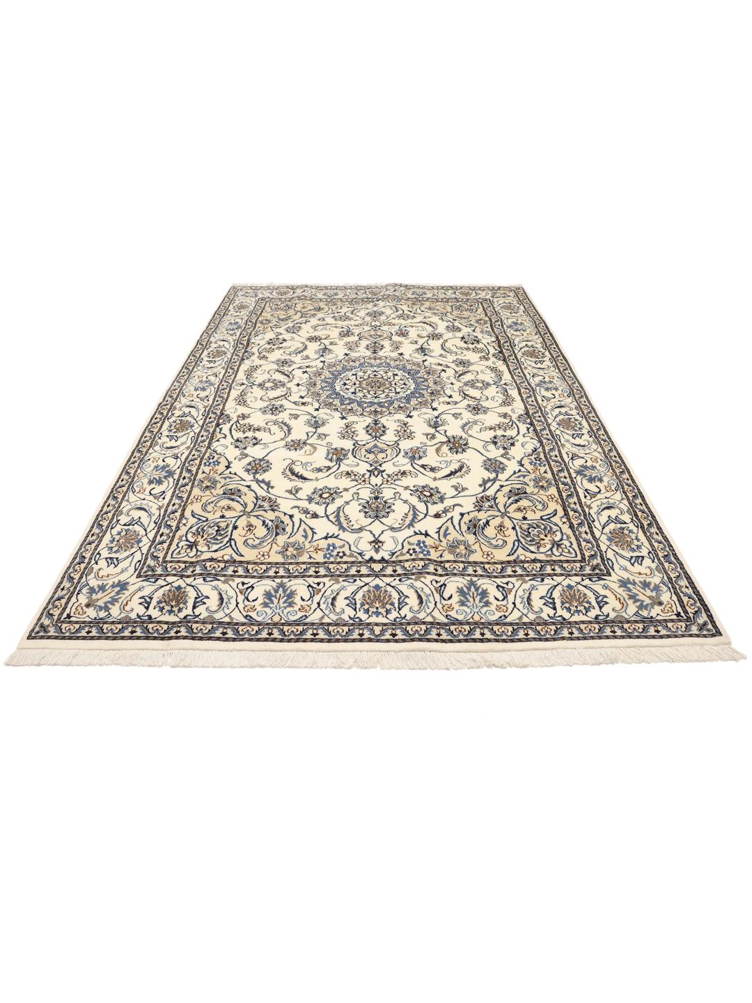Tapis Nain authentique noué à la main provenant du Moyen-Orient dans des tons beige et bleu.