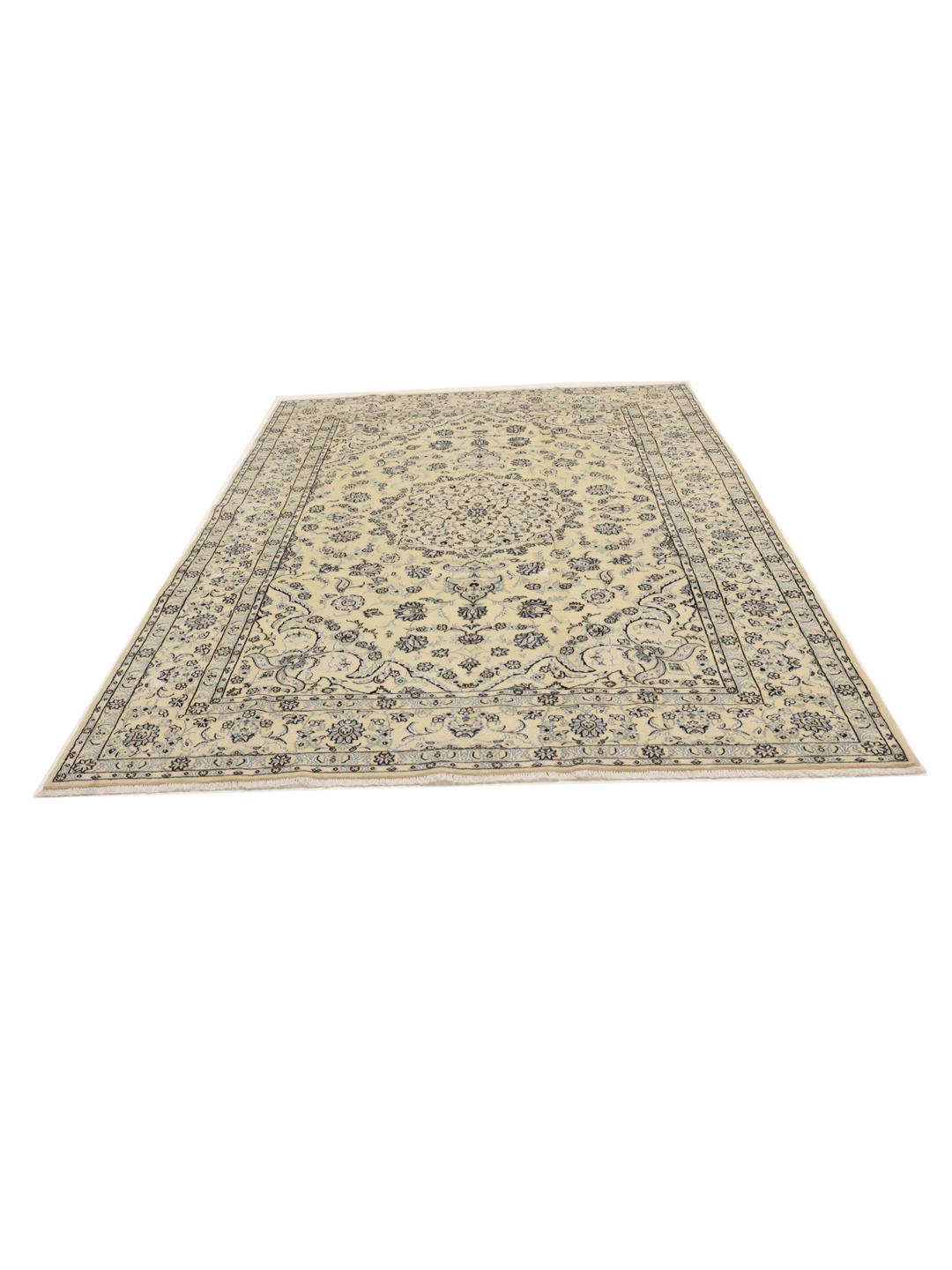 Handgeknoopt Nain-tapijt uit het Midden-Oosten in beige en blauw.