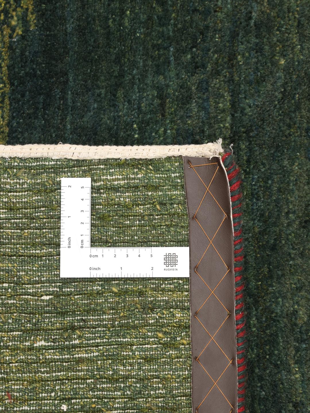Håndknyttet Gabbeh-tæppe fra Mellemøsten med et mørkegrønt og lysegrønt ombre-design.
