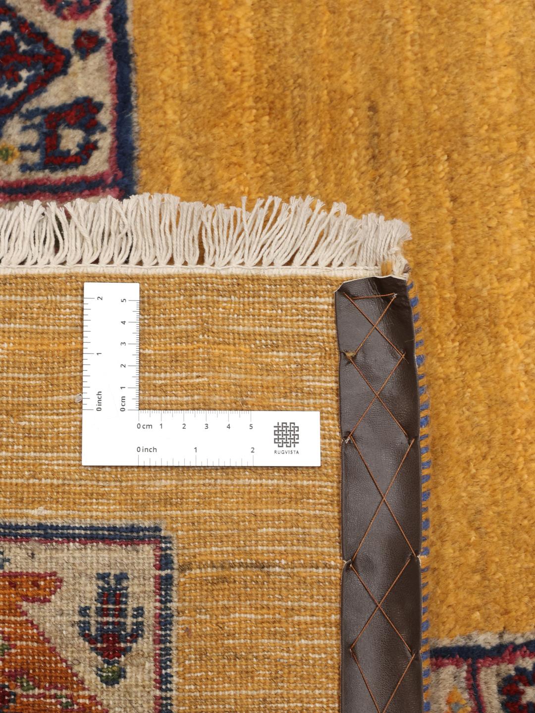 Handgeknoopt Loribaft-tapijt uit het Midden-Oosten in een levendige gele kleur met decoratieve randen