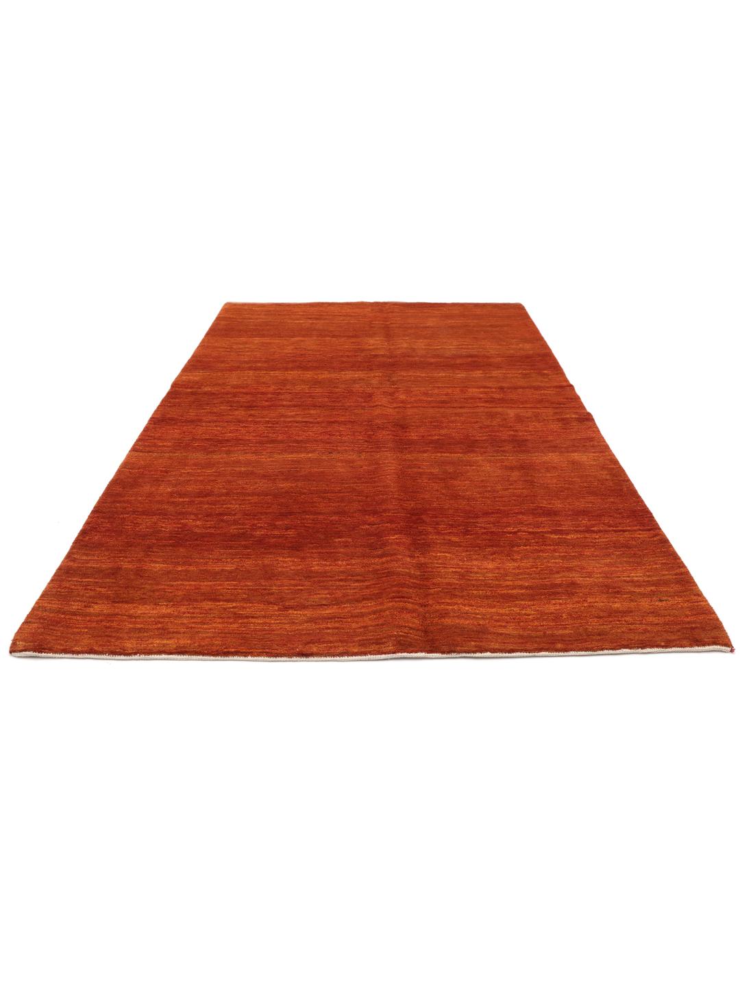 Tapis Gabbeh noué à la main originaire du Moyen-Orient dans des tons rouges