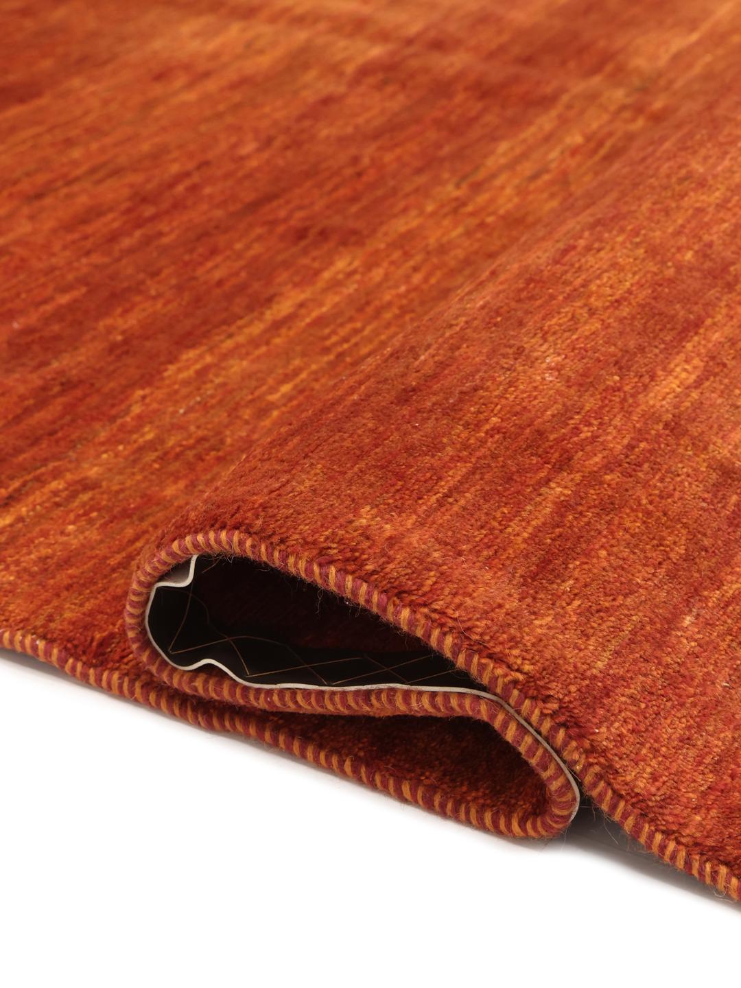 Tapis Gabbeh noué à la main originaire du Moyen-Orient dans des tons rouges