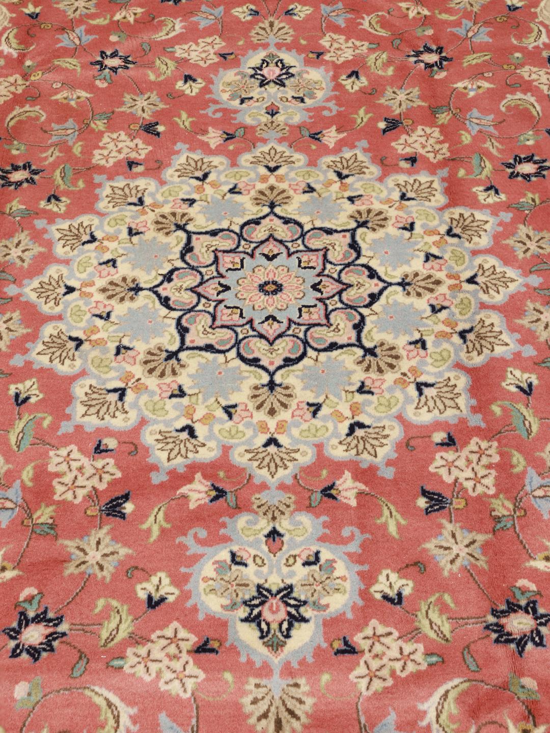 Handgeknoopt Nain vloerkleed in roze en beige
