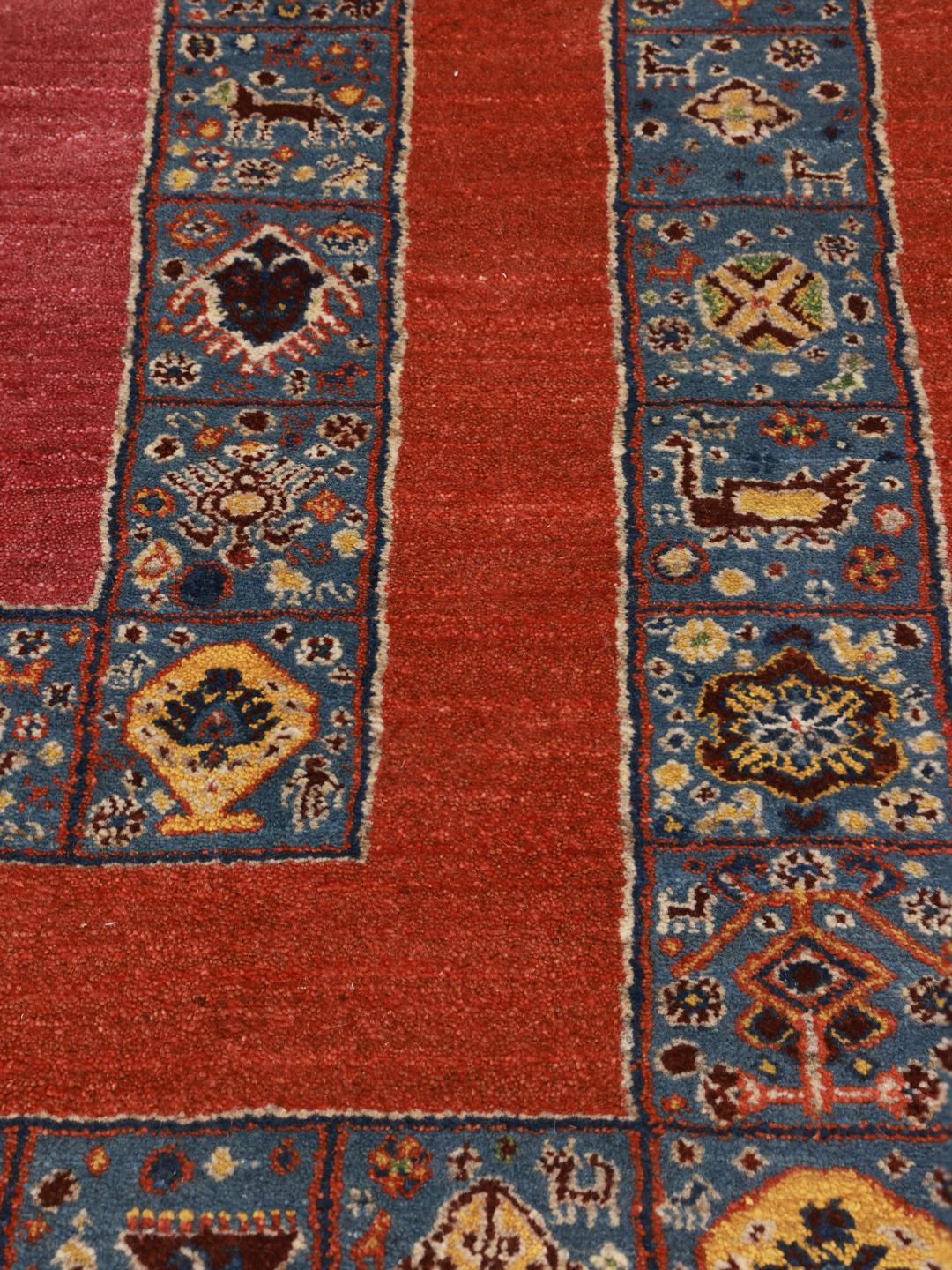 Handgeknoopt Loribaft-tapijt uit het Midden-Oosten in tinten rood en blauw