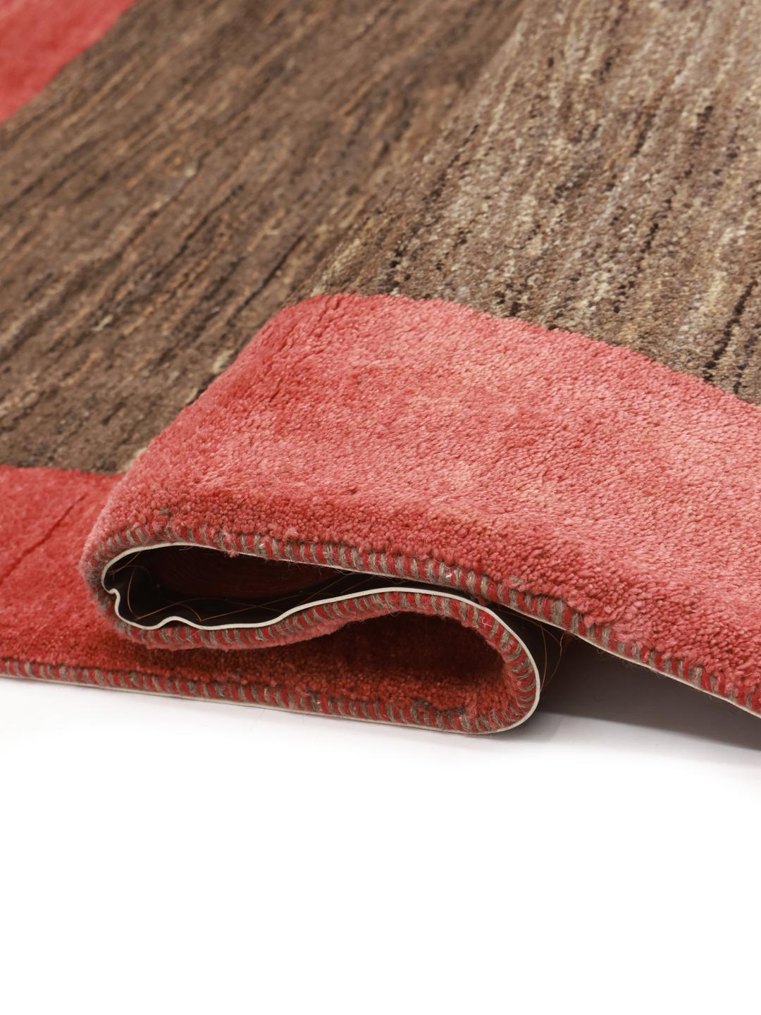 Tapis Shabargan Gabbeh noué à la main dans des tons rouge profond et marron