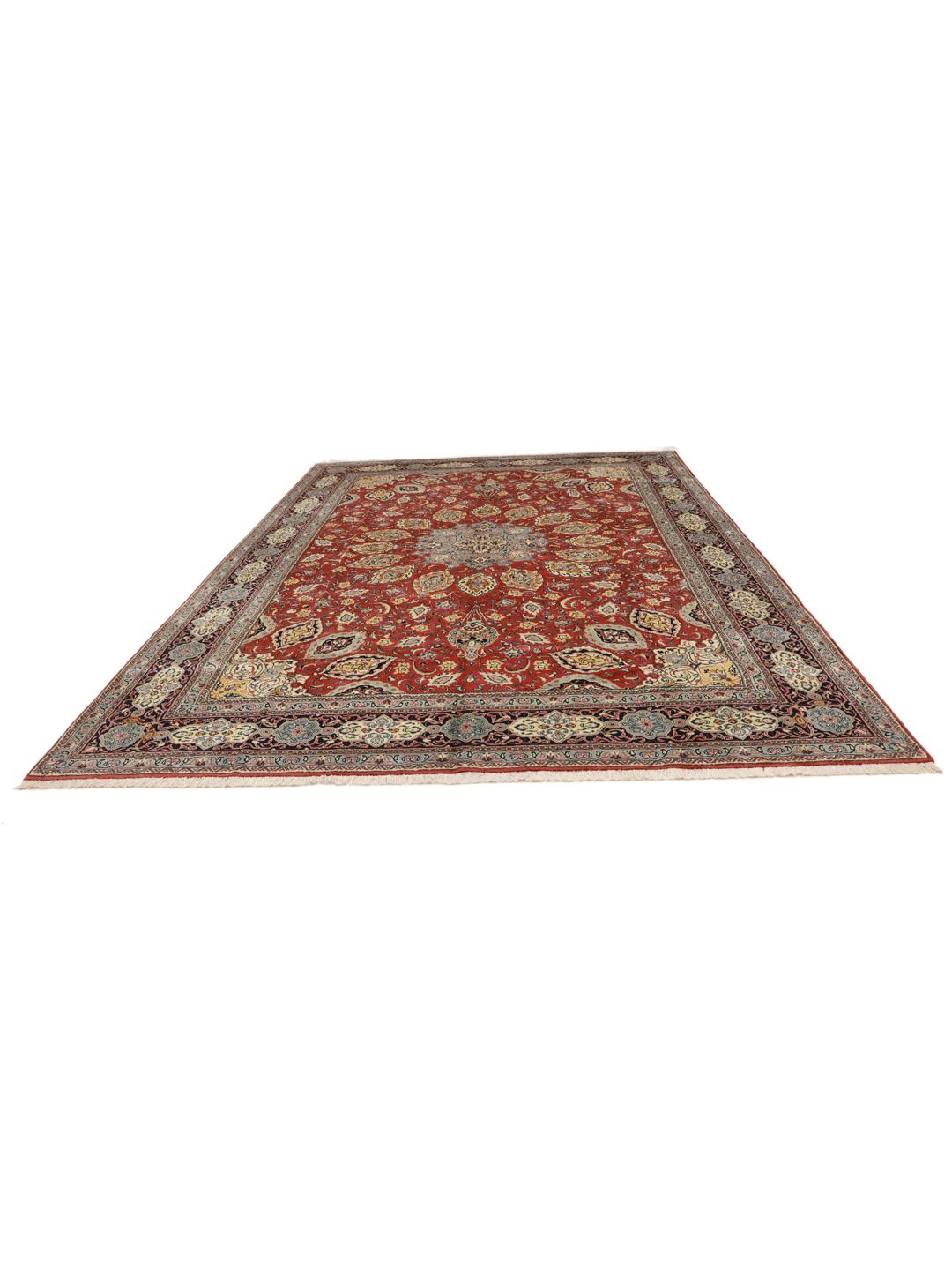 Håndknyttet Sarough-tæppe fra Mellemøsten med rød bundfarve og blomstermønstre.