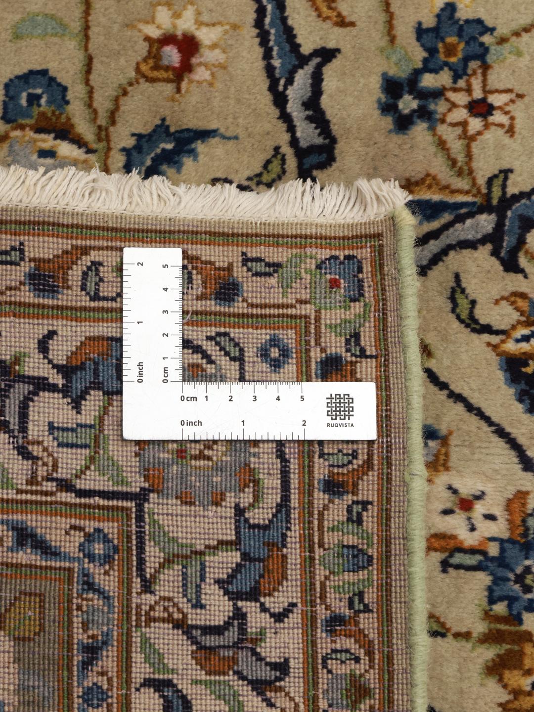 Handgeknoopt Keshan-tapijt met gedetailleerde bloempatronen in beige en blauw uit het Midden-Oosten