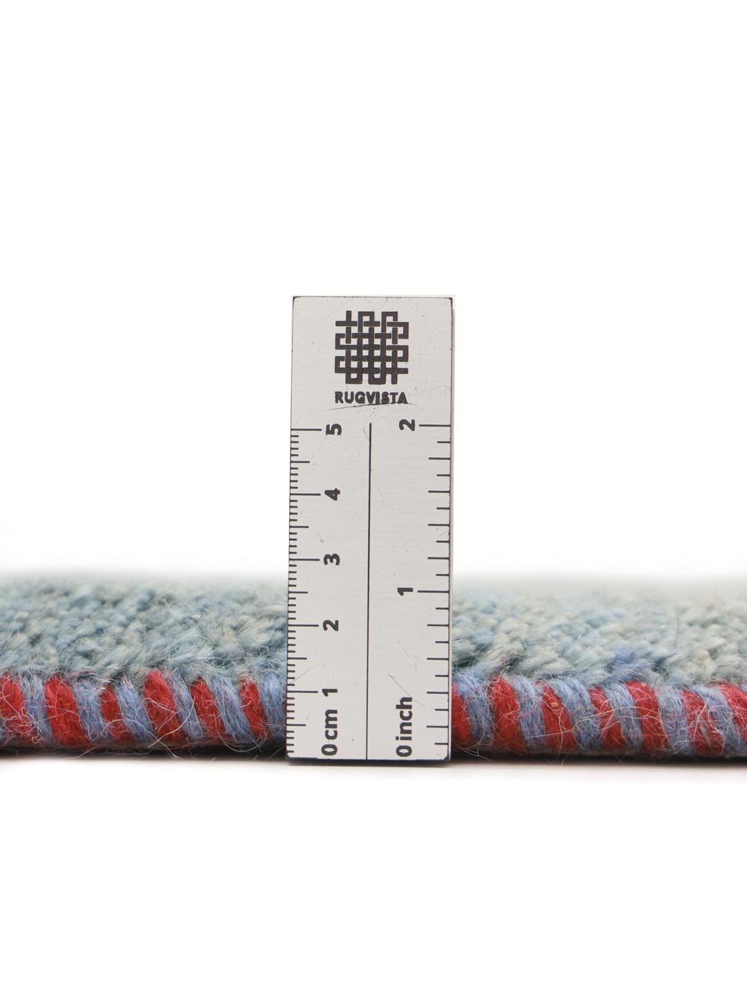 Handgeknoopt blauw Gabbeh Fine tapijt met een zachte, getextureerde wollen pool.