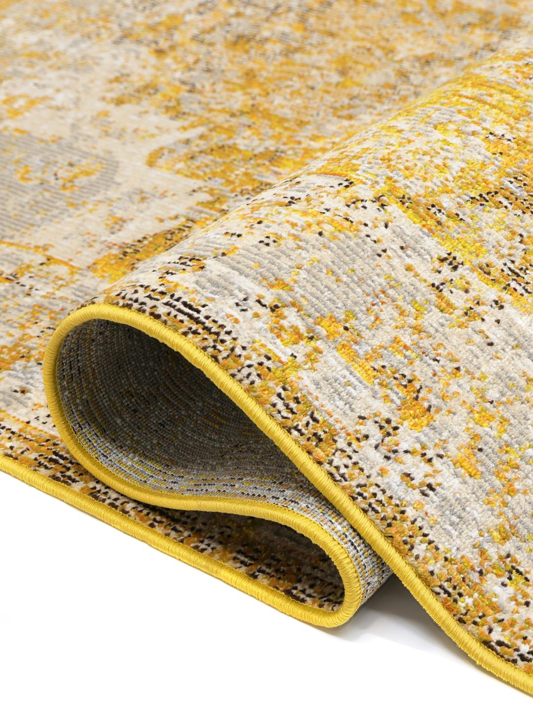 Tapis jaune avec un velours doux et des franges décoratives