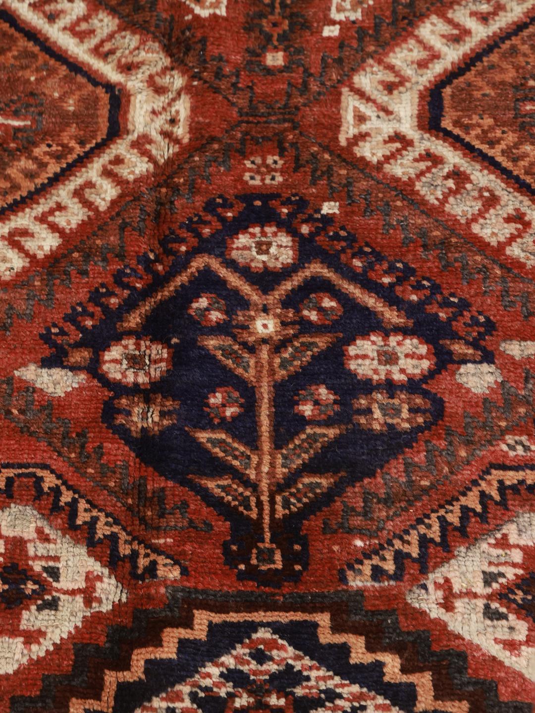 Handgemaakt rood en blauw wollen vloerkleed uit het Midden-Oosten