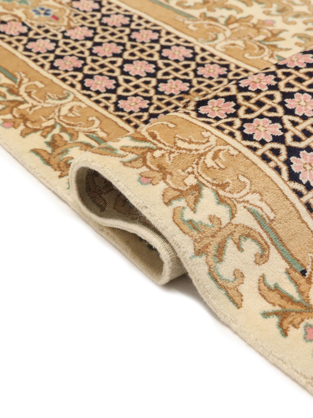 Met de hand geknoopt beige Kerman-tapijt met ingewikkeld floraal medaillon en sierlijke randen
