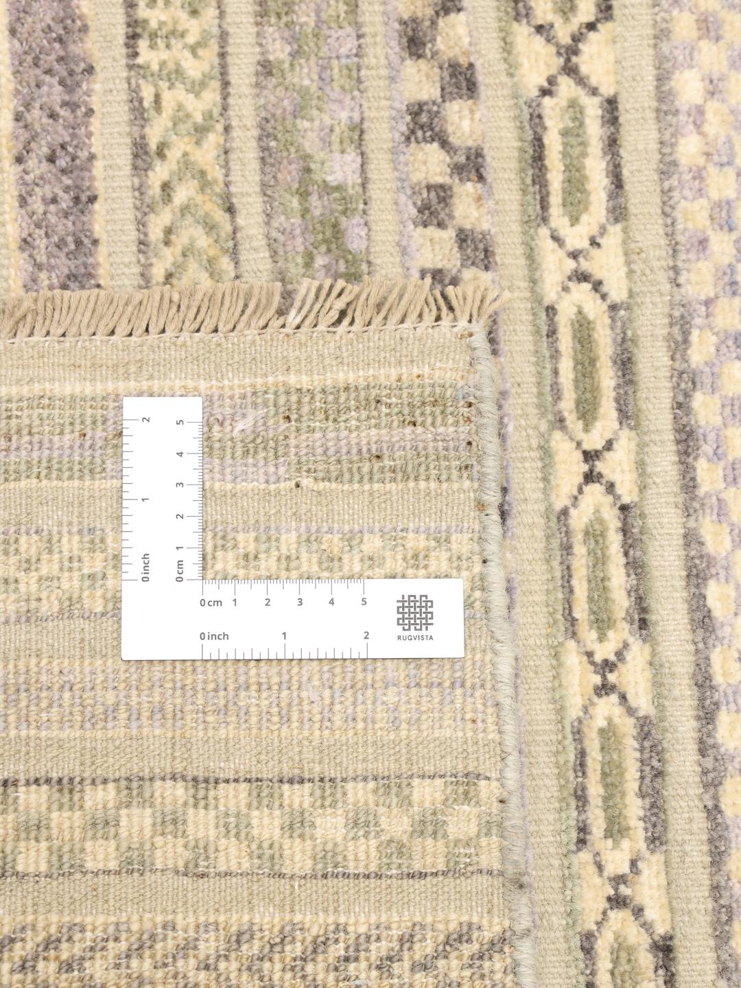 Handgeknoopt Afghaans Gabbeh tapijt met een veelkleurig gestreept ontwerp in beige en gedempte tinten