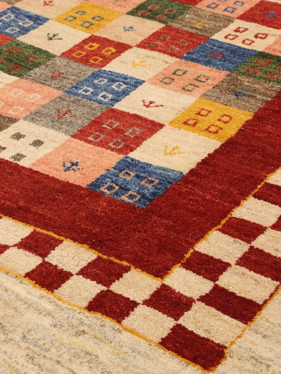 Handgeknoopt Loribaft-tapijt met meerkleurige geometrische blokken en een rode dambordrand uit het Midden-Oosten