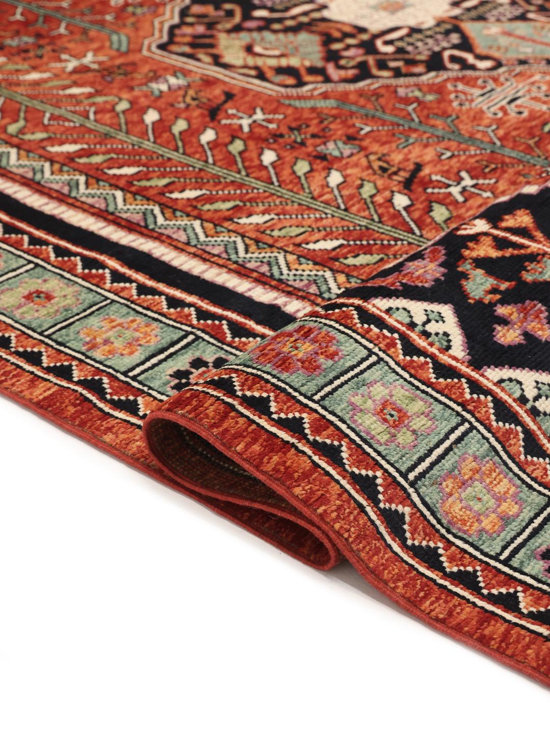 Handgeknoopt Kazak-tapijt uit Afghanistan met een gedurfd rood en donkerblauw geometrisch patroon.
