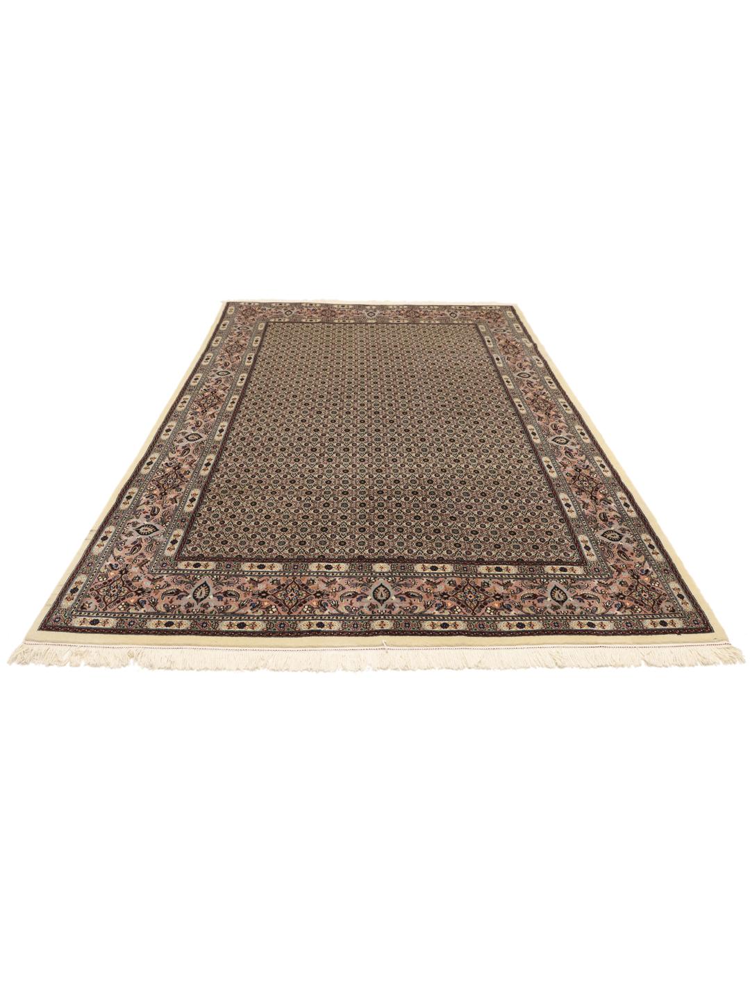 Authentiek handgeknoopt Moud Sherkat Farsh tapijt met ingewikkelde patronen in bruine en beige tinten.