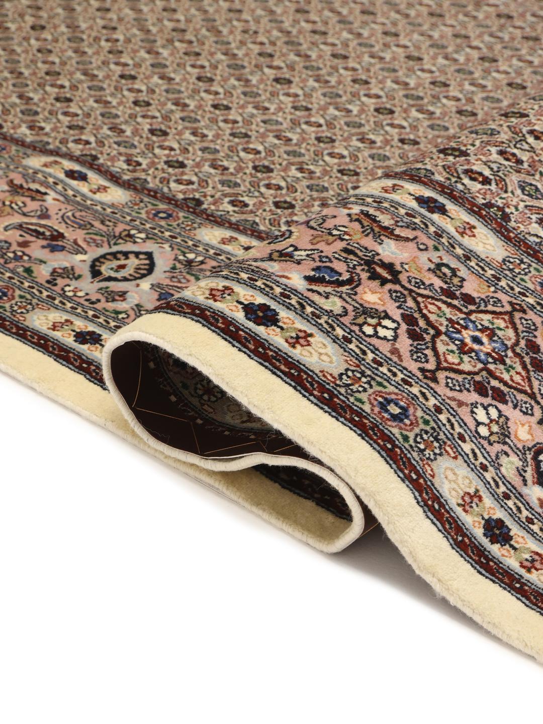 Authentiek handgeknoopt Moud Sherkat Farsh tapijt met ingewikkelde patronen in bruine en beige tinten.