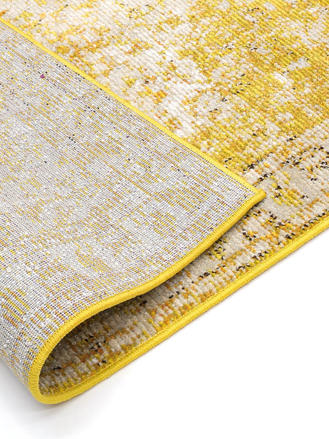 Gele loper met traditionele motieven