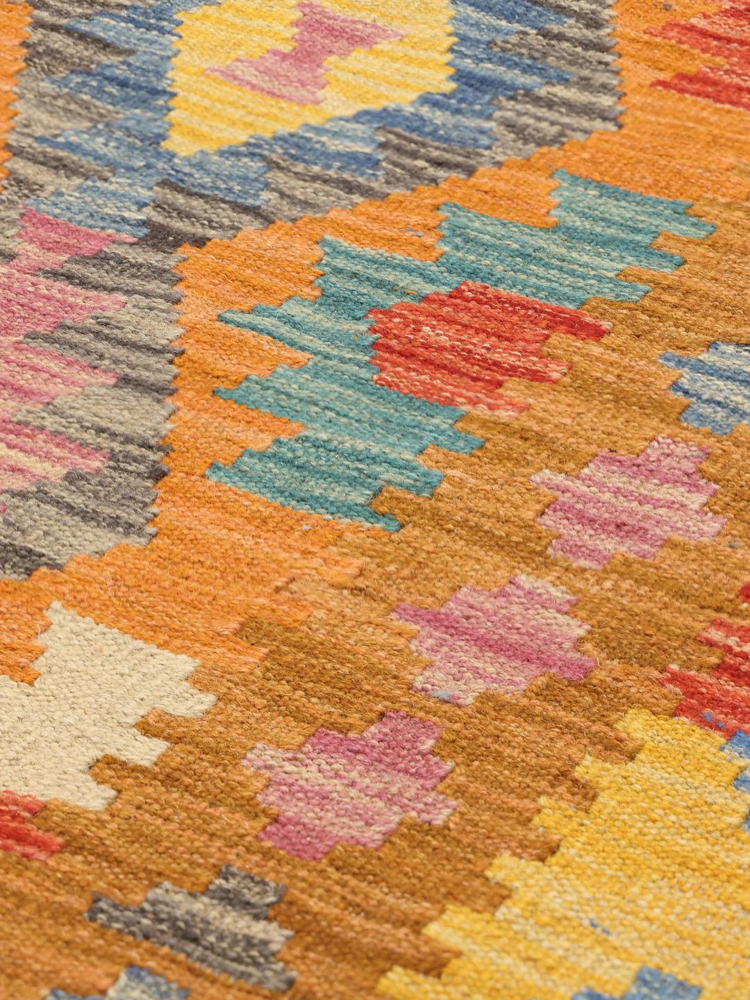 Handgeweven Afghaans Kelim-kleed met een levendig ruitpatroon in multicolor