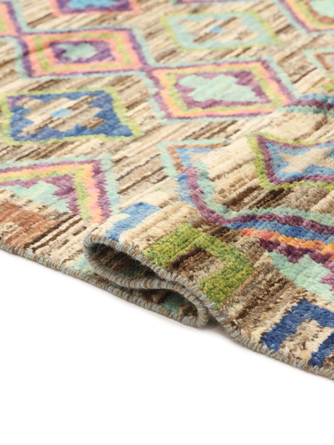 Handgeknoopt Afghaans tapijt met een levendig veelkleurig geometrisch patroon
