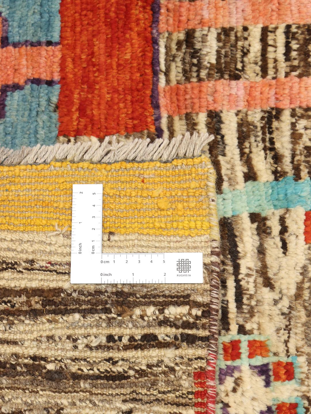 Handgeknoopt Afghaans tapijt met een levendig veelkleurig artistiek patroon