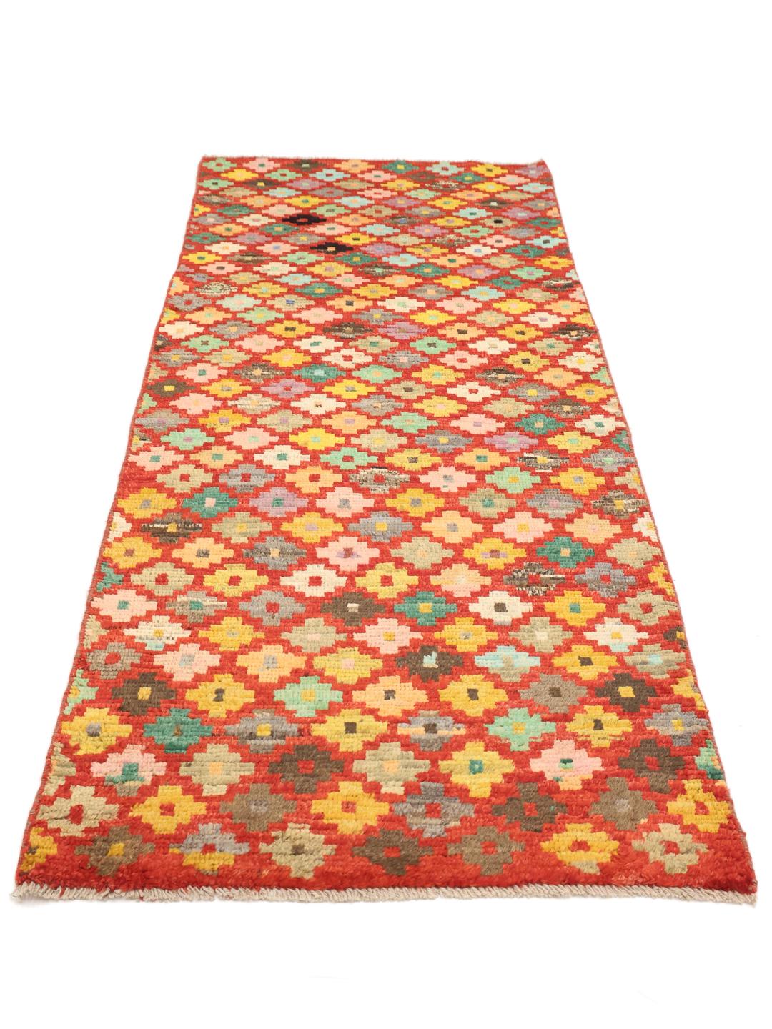 Tapis couloir afghan noué à la main avec un motif géométrique multicolore en losanges
