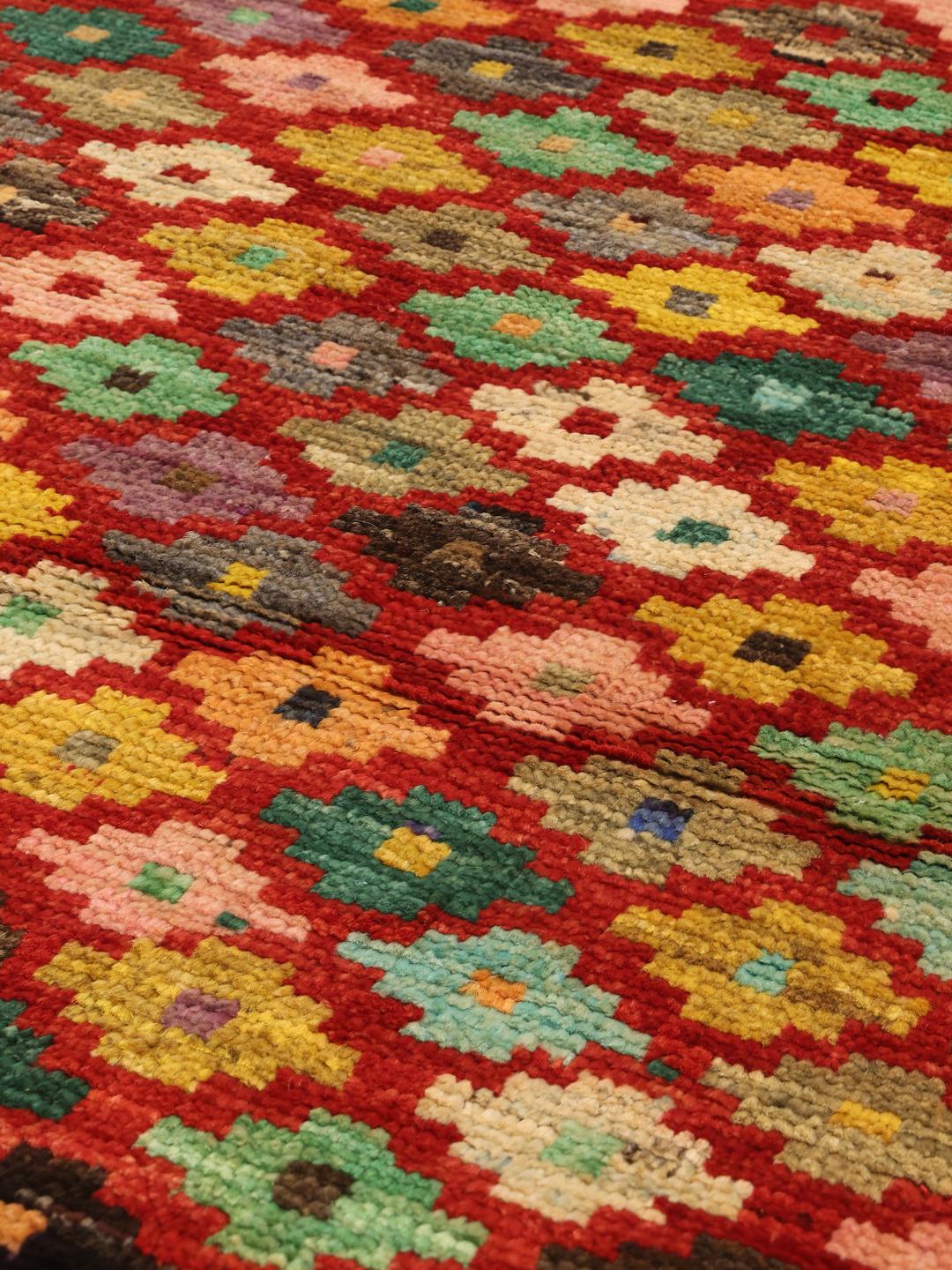 Tapis couloir afghan noué à la main avec un motif géométrique multicolore en losanges