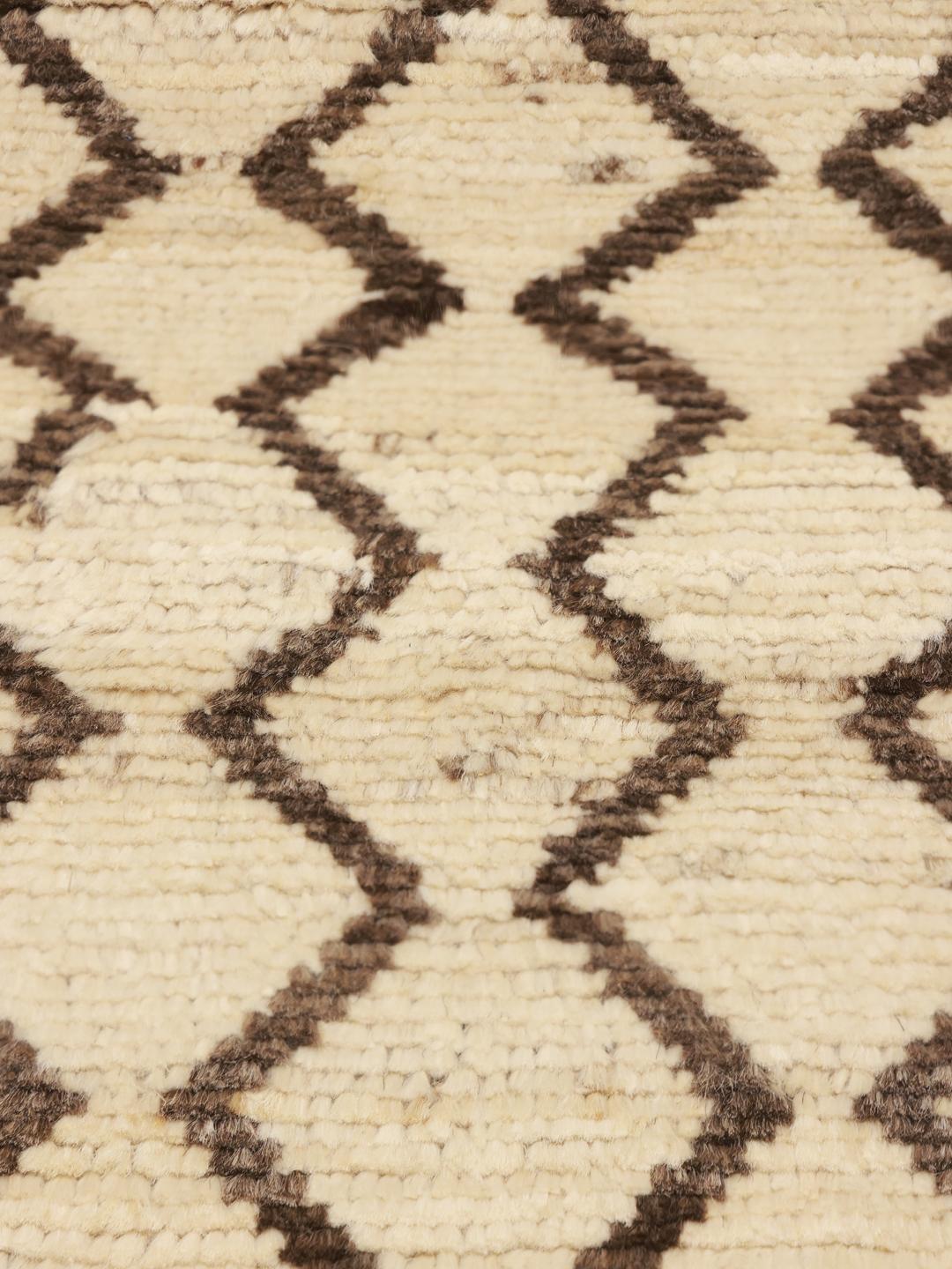 Håndknyttet løber i Berber-stil fra Afghanistan i beige med et geometrisk mønster.