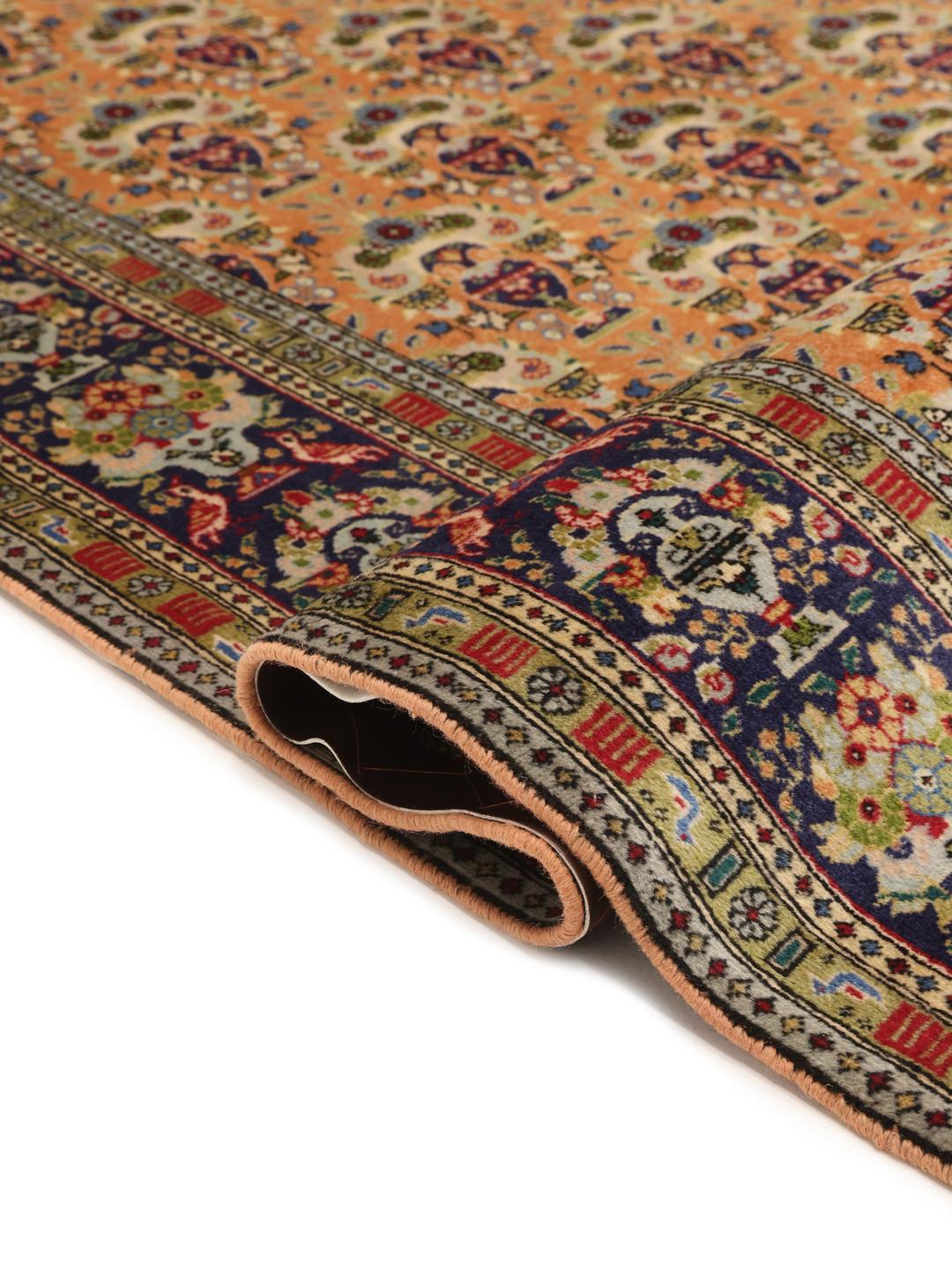 Et håndknyttet Tabriz 40 Raj tæppe fra Mellemøsten i levende orange nuancer.