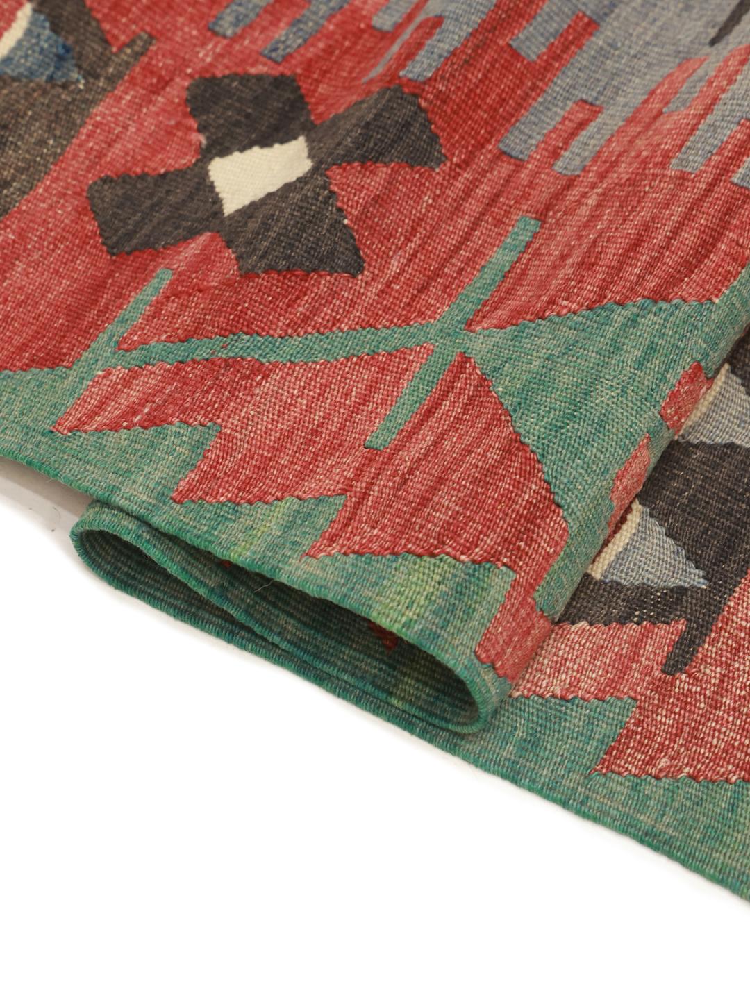 Tapis Kilim turc vintage avec des motifs géométriques en Wool multicolore