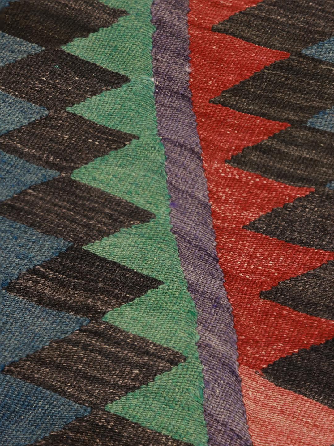 Handgeweven Turks kelimkleed met levendige geometrische ruitpatronen in multicolor