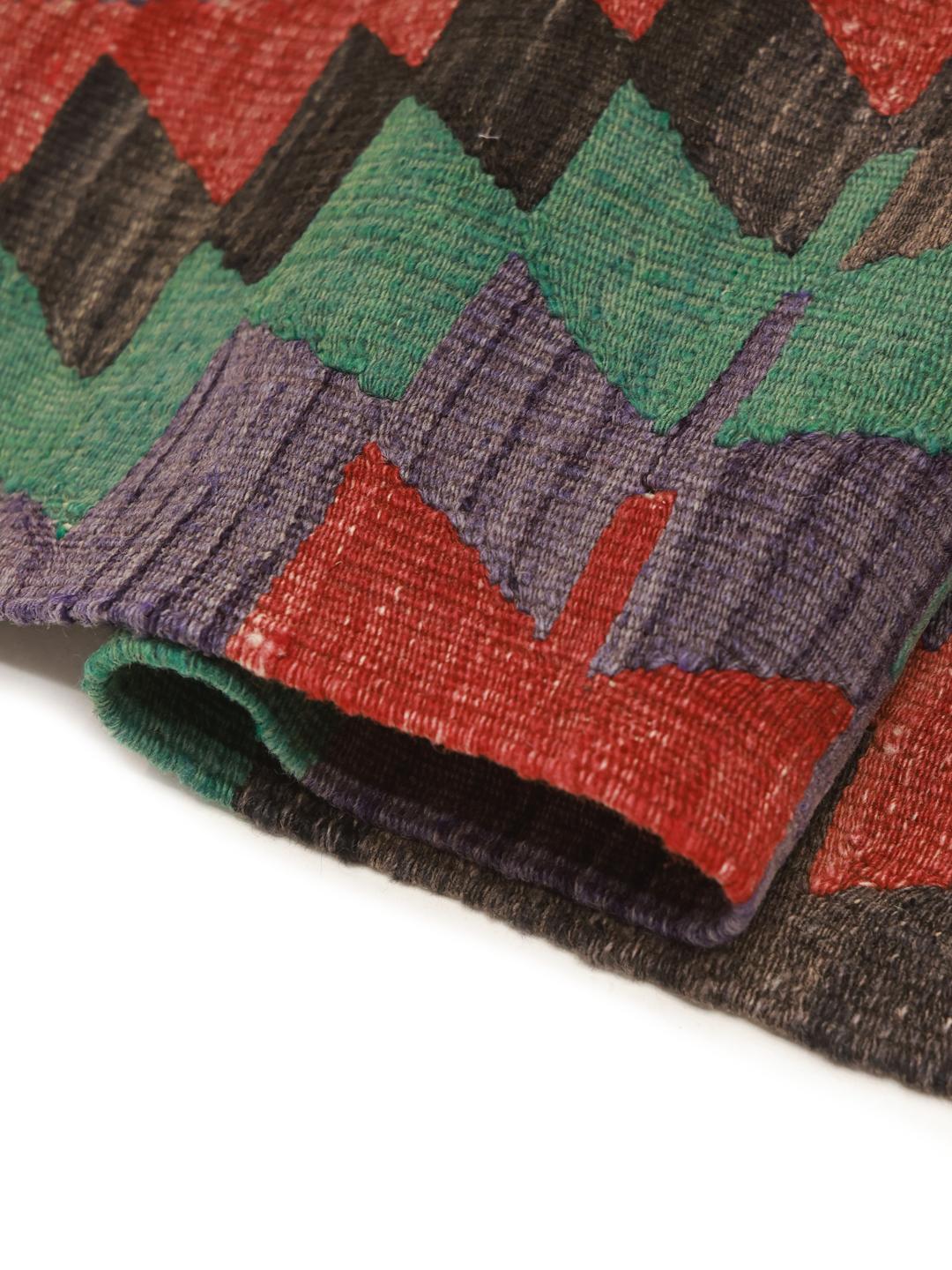 Handgeweven Turks kelimkleed met levendige geometrische ruitpatronen in multicolor