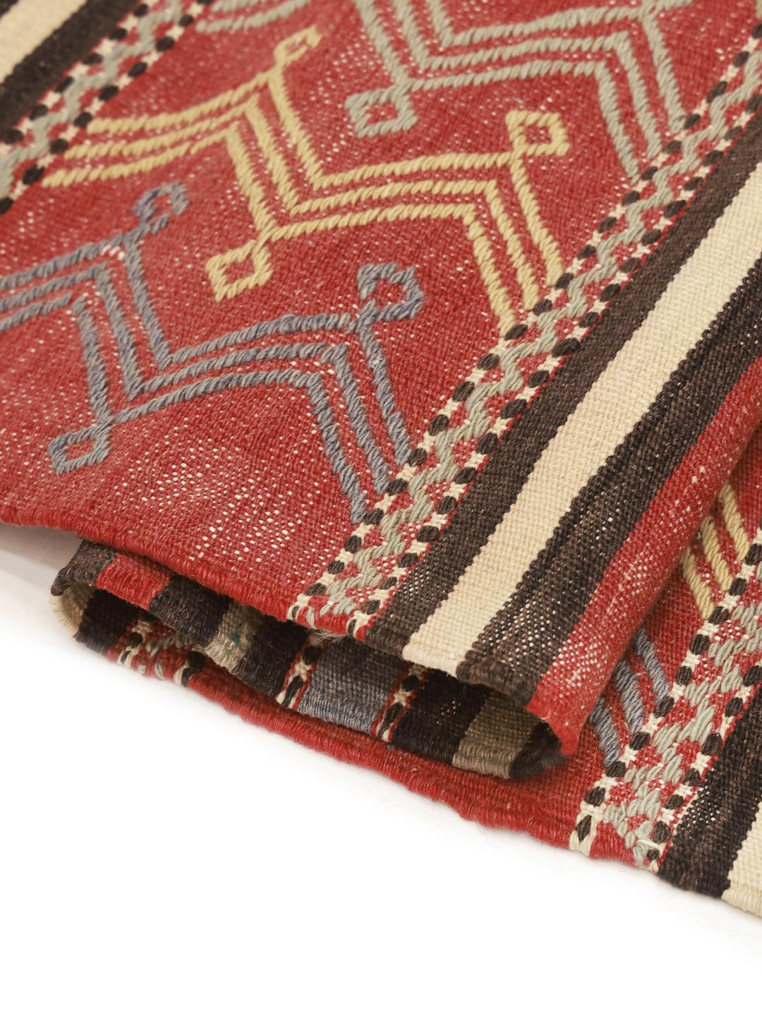 Tapis kilim turc vintage avec des motifs géométriques en laine multicolore