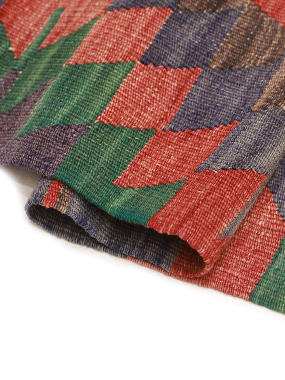 Vintage Turks Kelim-tapijt met geometrische veelkleurige patronen