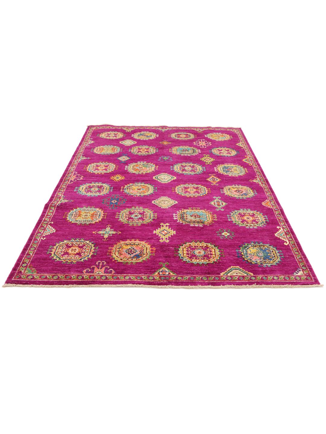 Alfombra afgana Kazak Ariana anudada a mano en un vibrante color fucsia con medallones geométricos