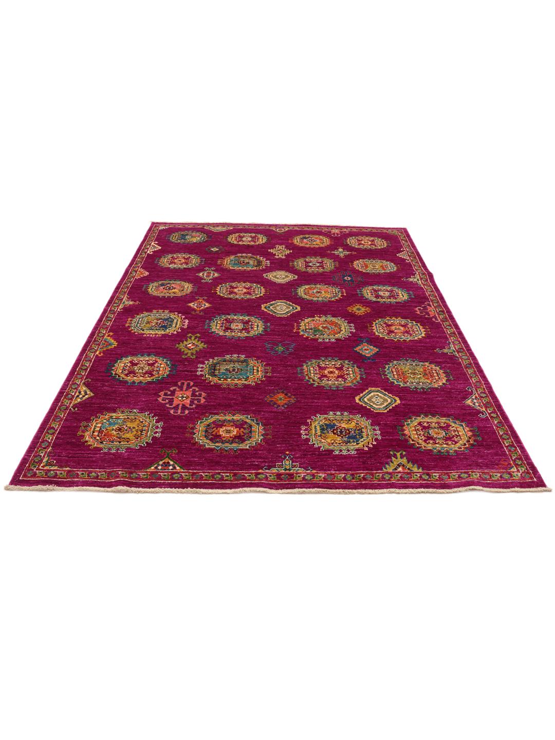 Alfombra afgana Kazak Ariana anudada a mano en un vibrante color fucsia con medallones geométricos