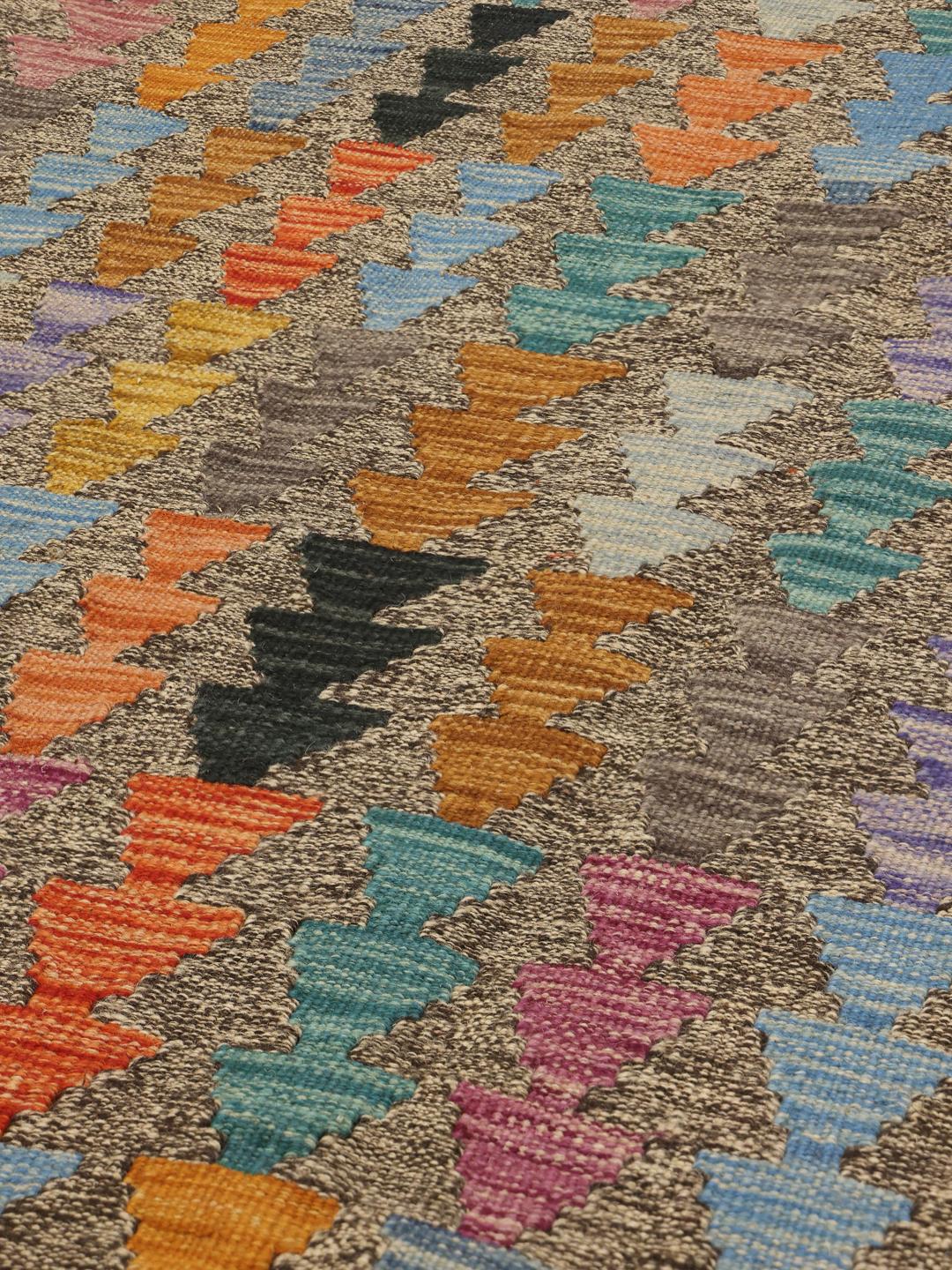 Håndvævet Kelim tæppe fra Afghanistan med et flerfarvet geometrisk motiv på beige baggrund