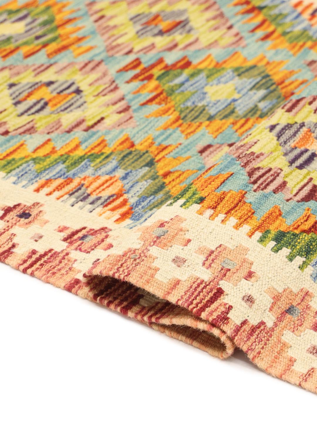 Handgeweven Afghaanse loper met kleurrijke diamantpatronen in een levendig multicolor palet.