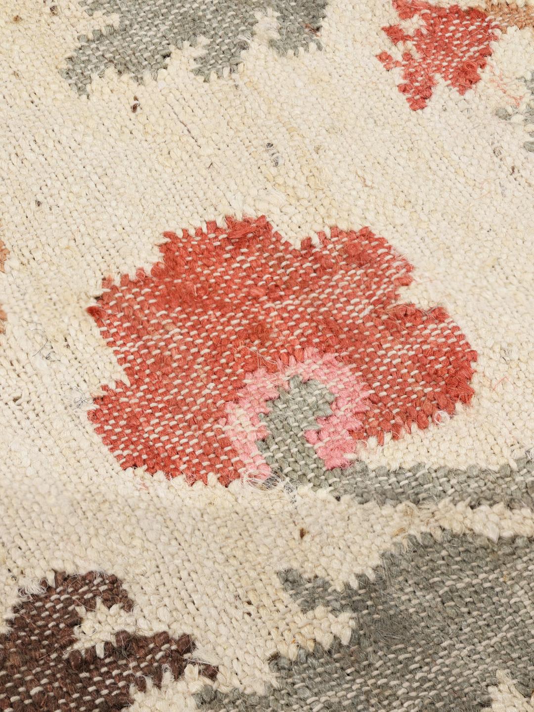 Multikleur tapijt met bloemmotief