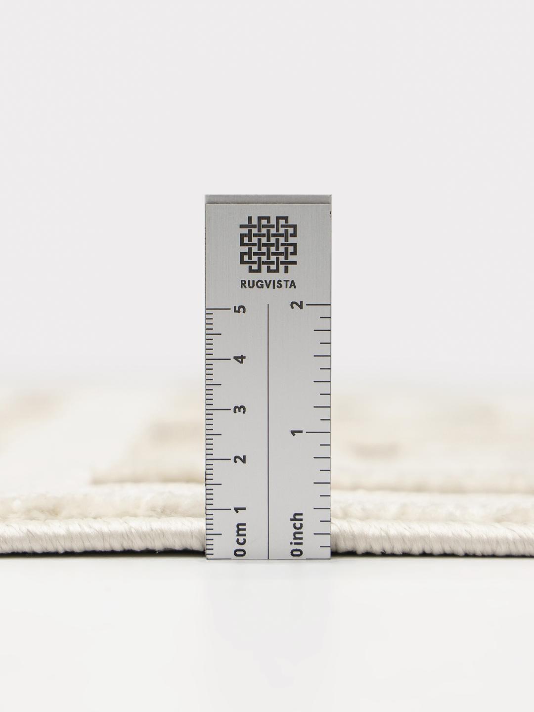 Vierkant crèmewit tapijt met een gestructureerd geometrisch patroon