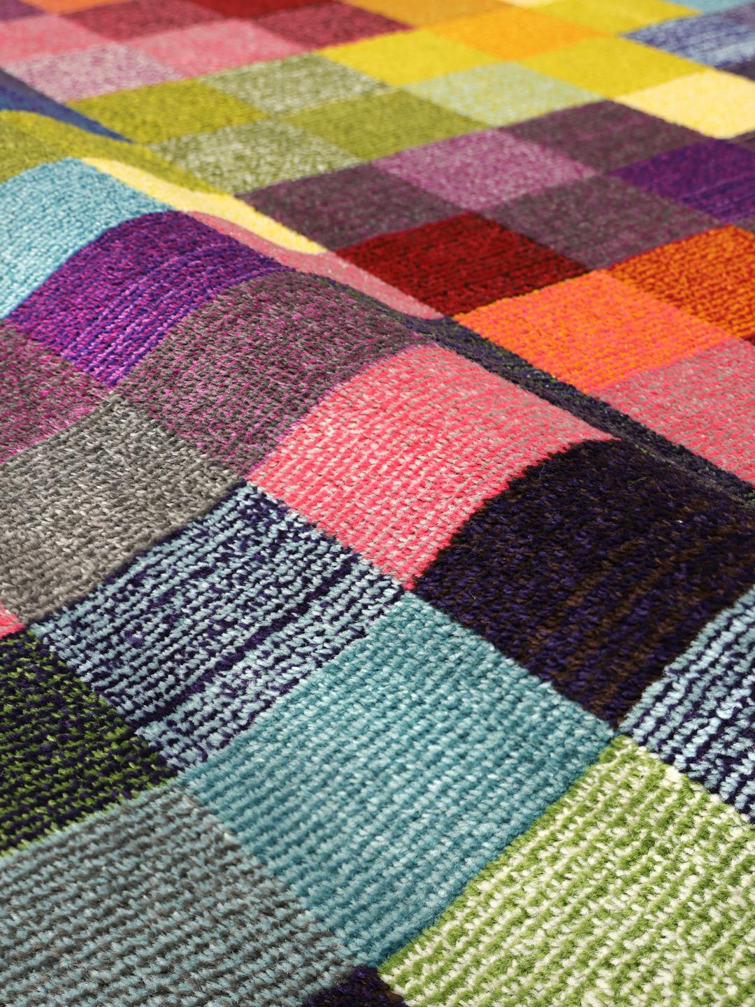 Tapis multicolore avec motif de blocs pixélisés