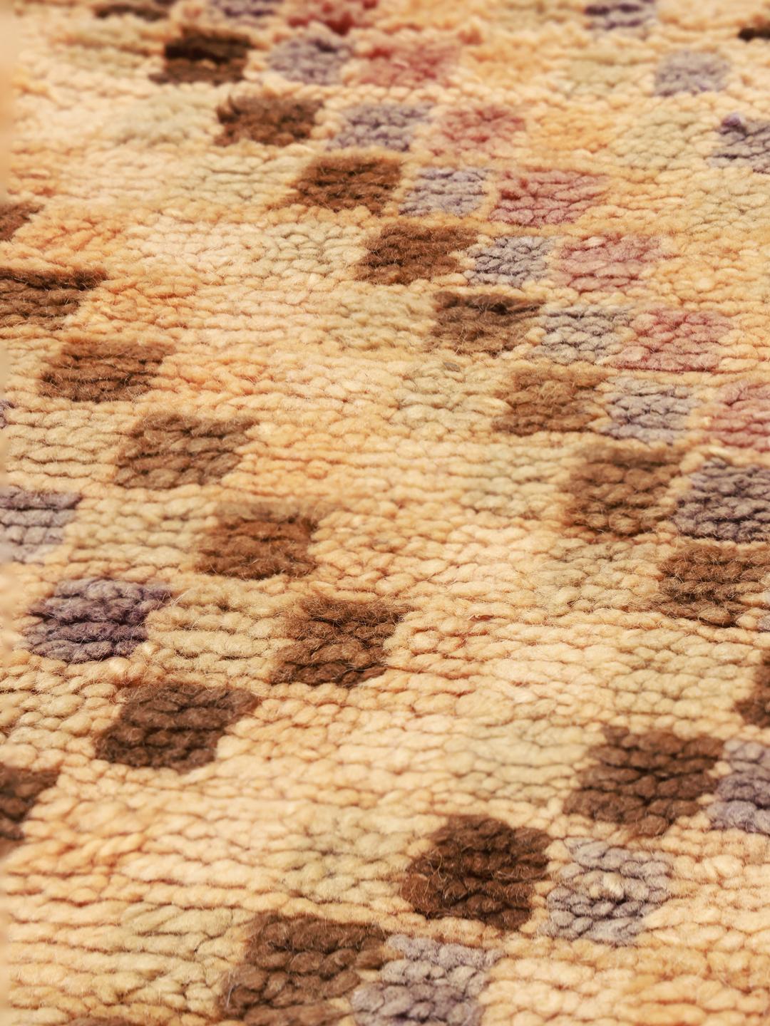 Vintage Berber marokkanischer Teppich mit geometrischen Mustern in Braun- und Beigetönen