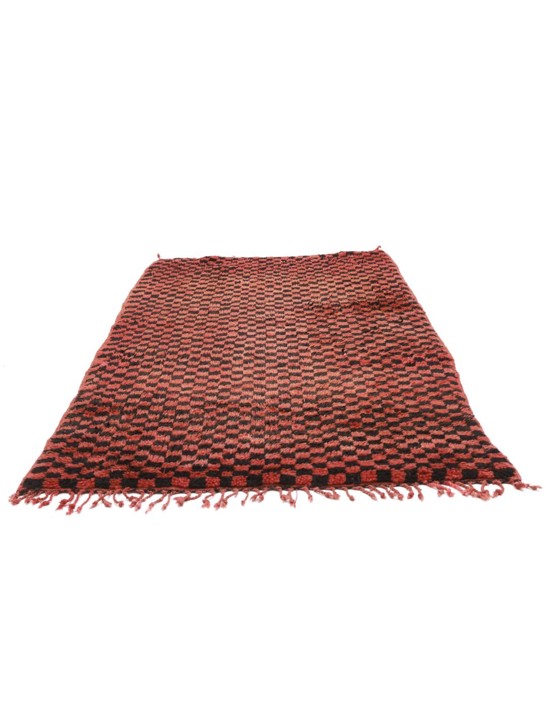Vintage Berber tapijt uit Marokko met een rood en zwart ruitpatroon