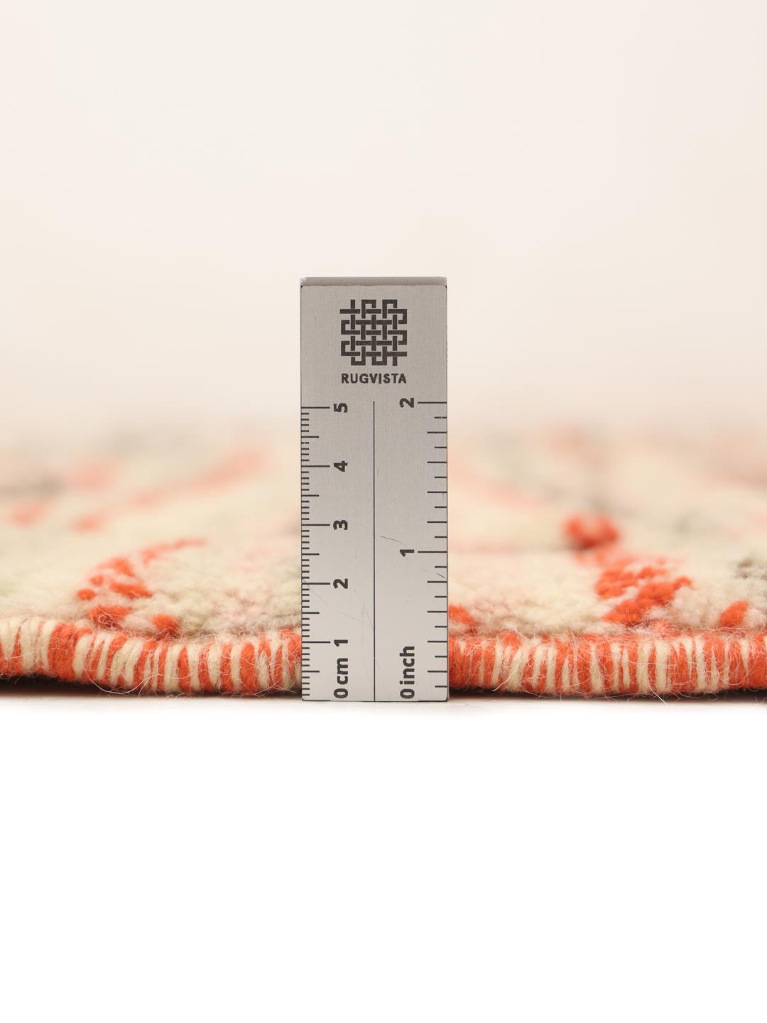 Handgeknoopt Marokkaans Beni Ouarain-tapijt met een ruitpatroon in beige, oranje en grijs