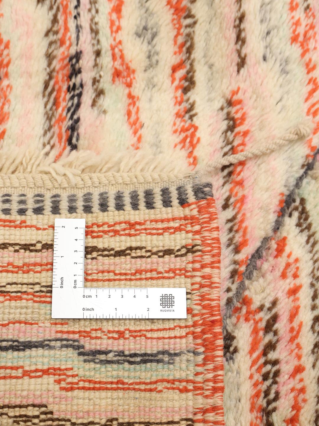 Handgeknoopt Marokkaans Beni Ouarain-tapijt met een ruitpatroon in beige, oranje en grijs