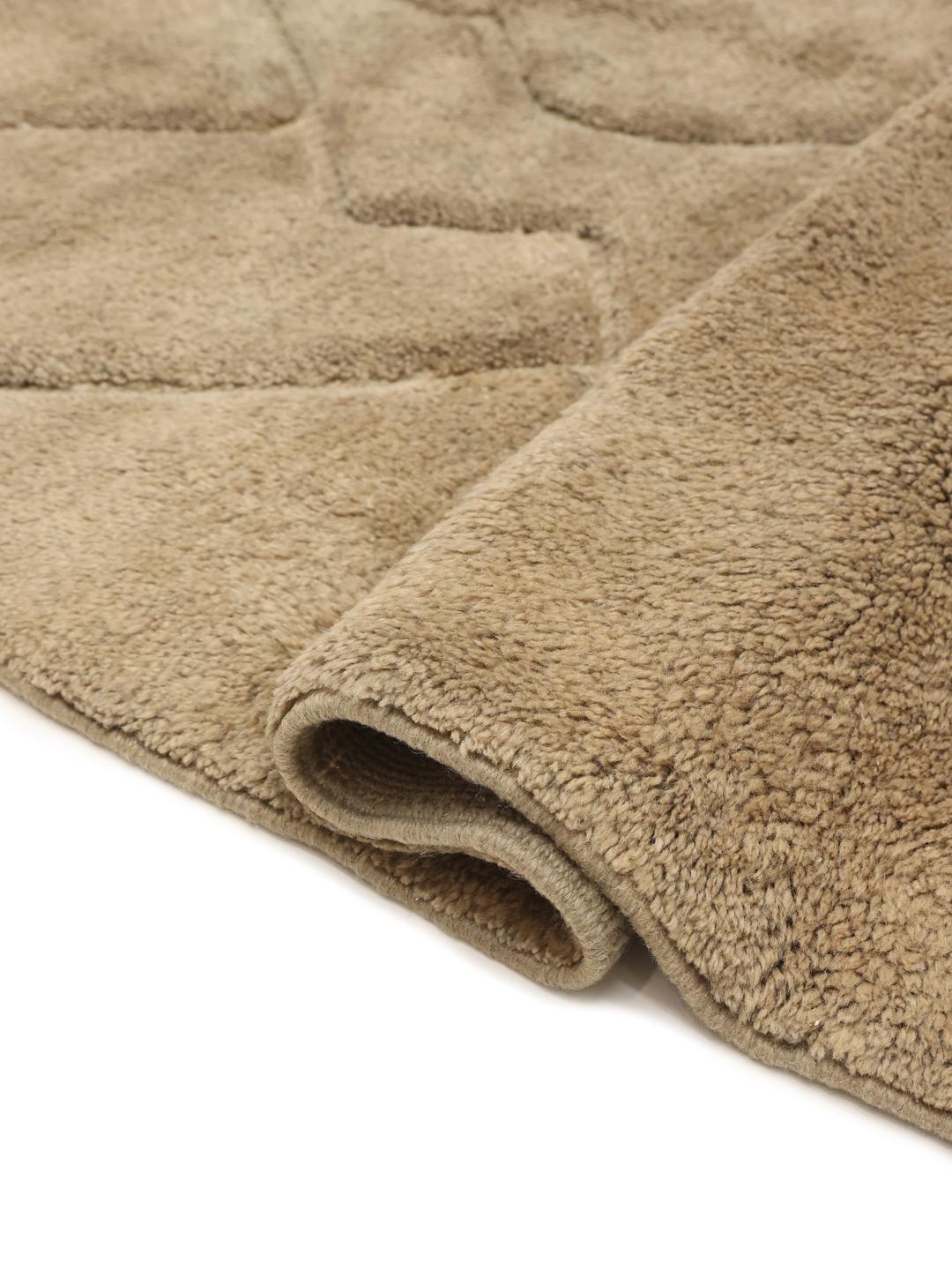 Håndknyttet marokkansk tæppe med en blød beige uldluve og geometriske linjer