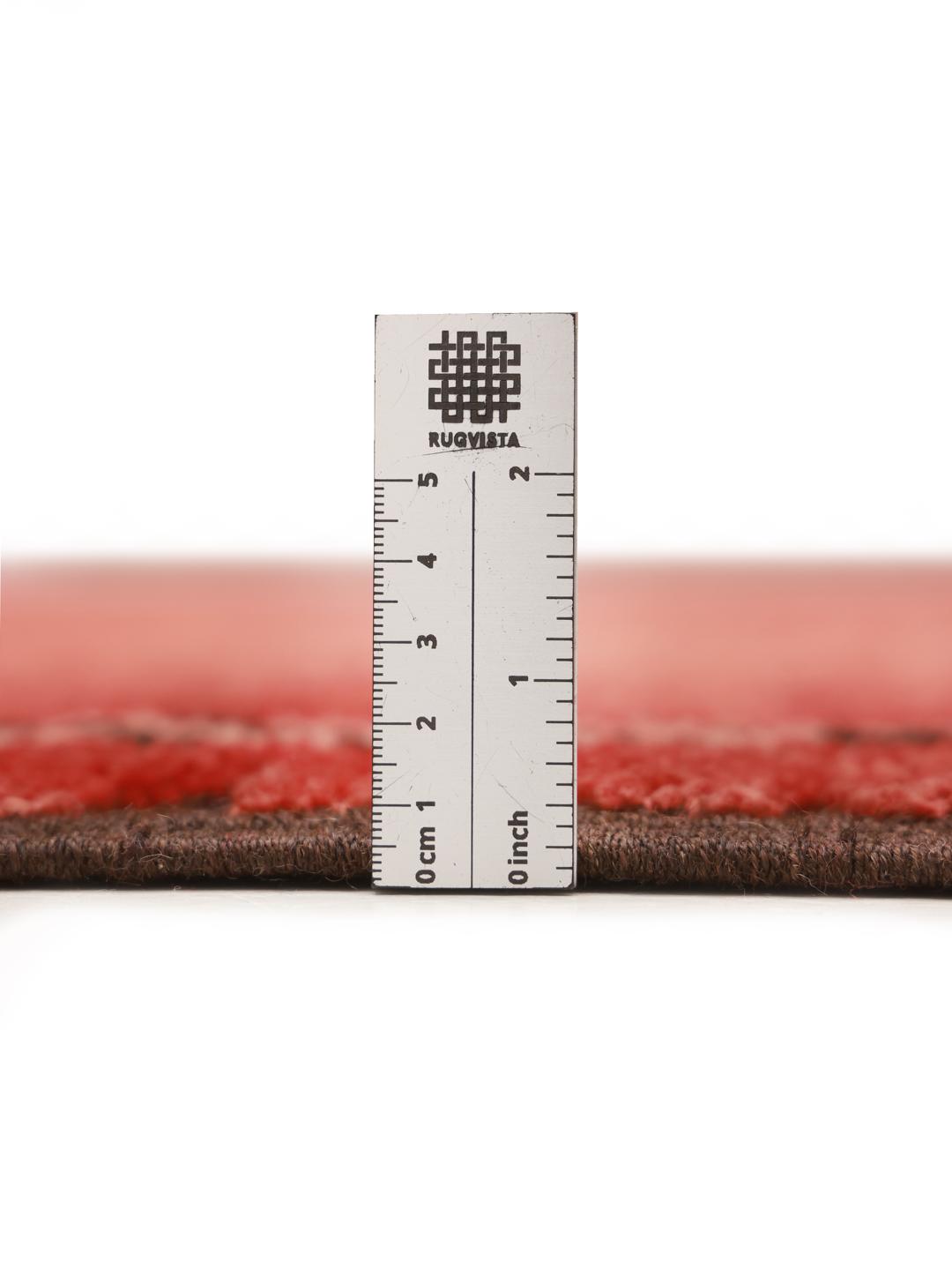 Vintage Marokkaanse loper in dieprood met een minimalistische decoratieve rand