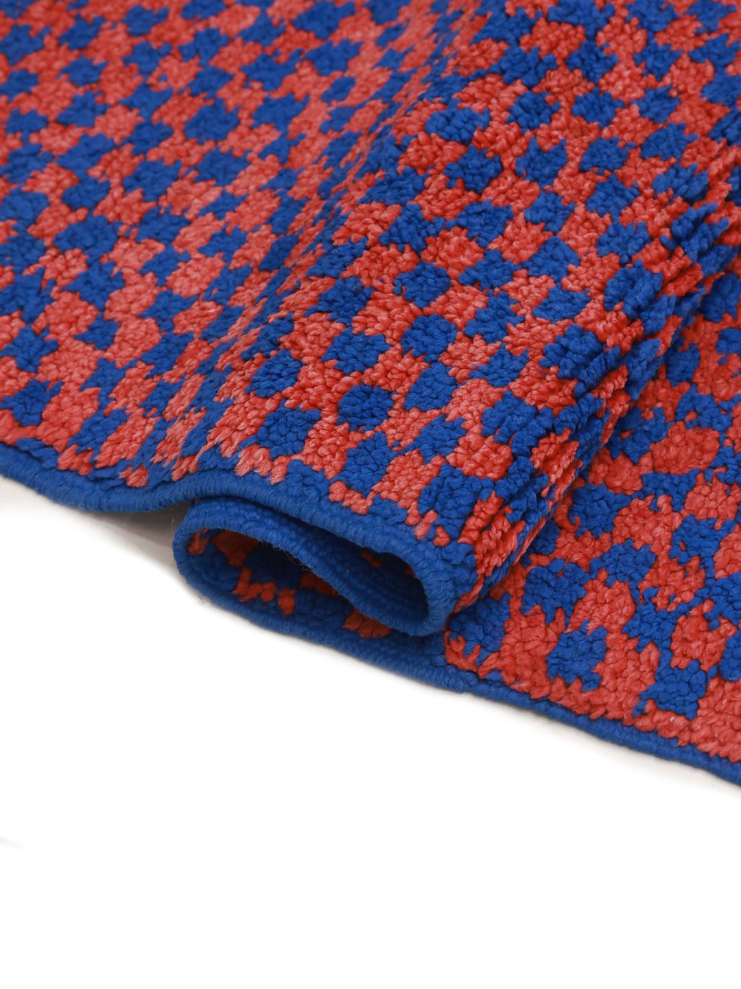 Vintage Marokkaanse loper met een rood en blauw ruitpatroon